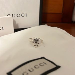 Gucci size 5 signet ring